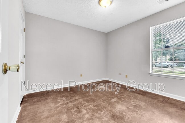 Building Photo - 2932 Churchwell Dr