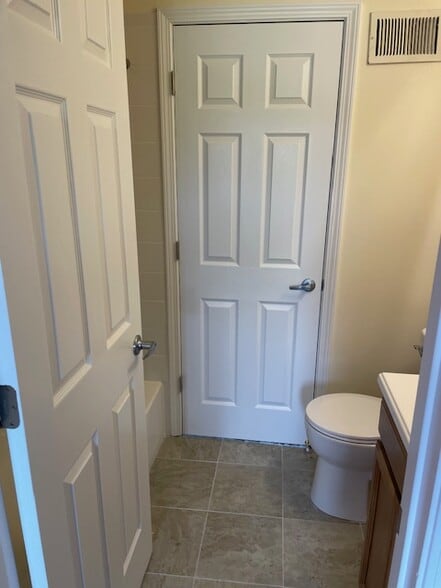 Building Photo - 521 N Woodfield Trl