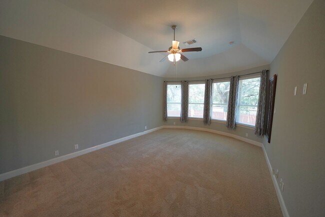 Building Photo - Executive Style Rental Now Available in Bo...