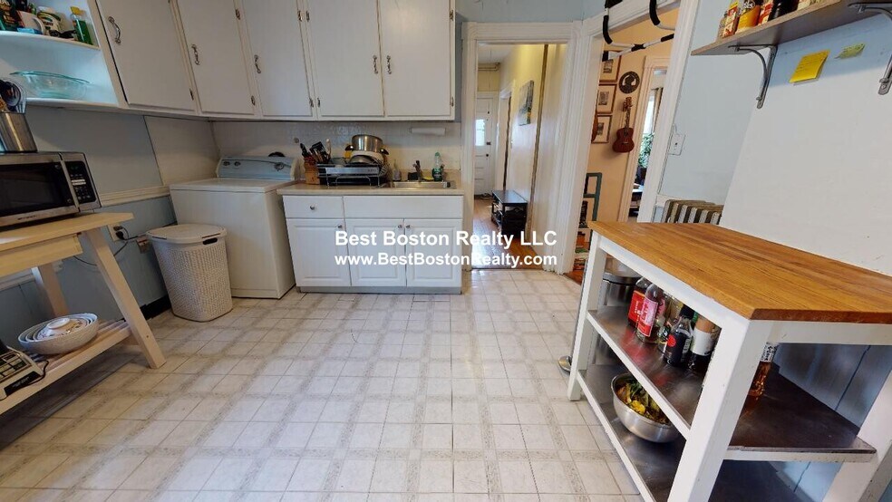 Building Photo - 289 Summer St