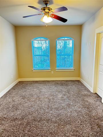 Building Photo - 301 Lily Ln