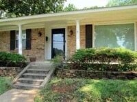 Building Photo - 1002 Clyde Dr
