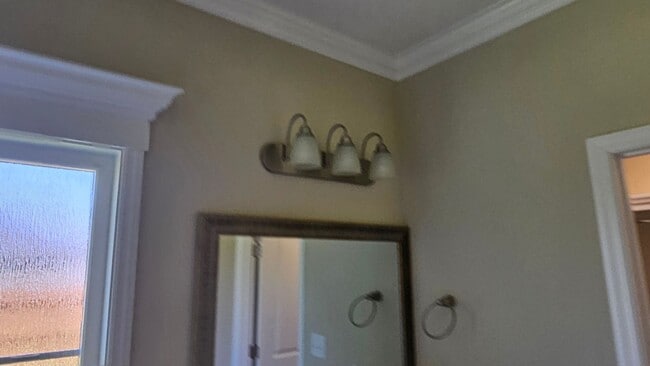 Building Photo - Knights Landing four bedroom home