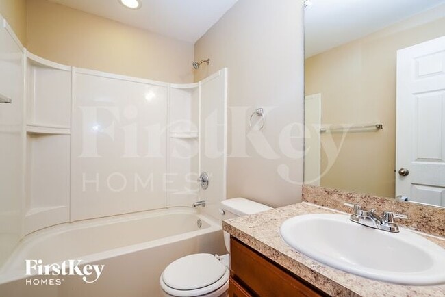 Building Photo - 716 Evening Shade Ln