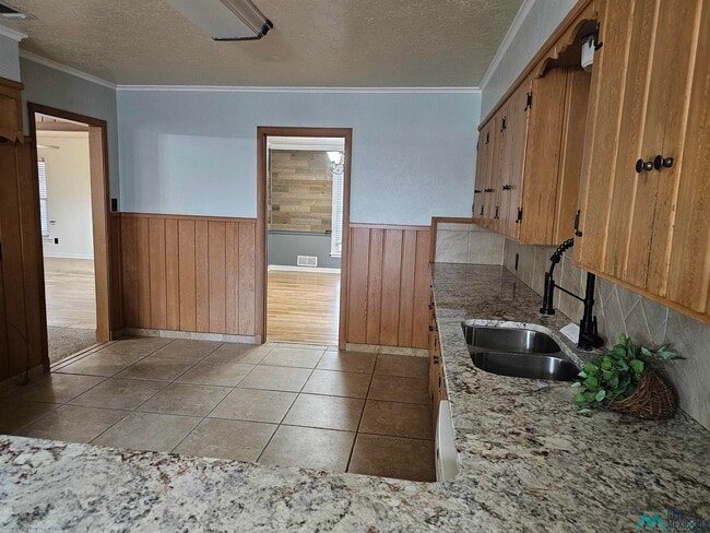 Building Photo - 2305 North Dr