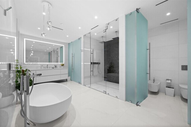 Building Photo - 300 Biscayne Blvd Way