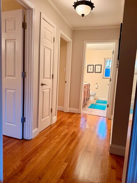 Building Photo - 5200 Skyline Dr