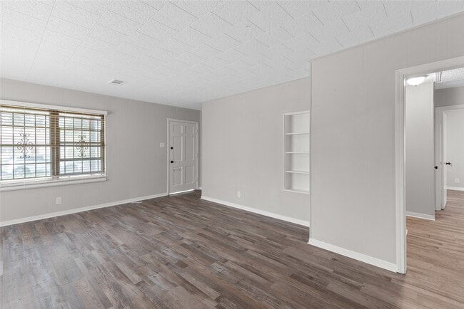 Building Photo - 3734 Daphne St