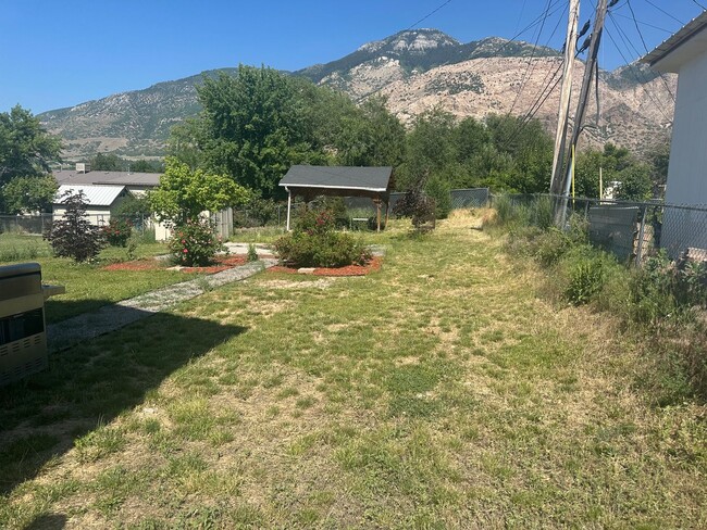 Building Photo - Great Tri-level home mountian views