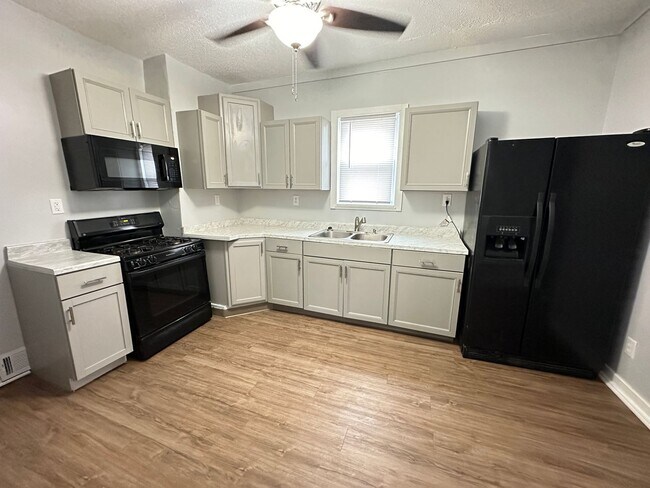 Building Photo - 613-615 S Mechanic St