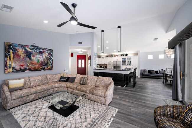 Building Photo - 29581 W Laguna Dr