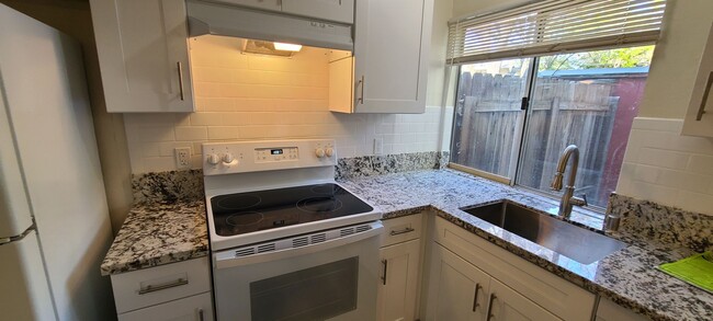 Building Photo - Remodeled Large 4 Bedroom 2 Bath Condo  in...