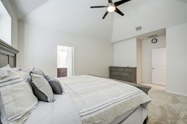 Building Photo - 106 Martingale Trail