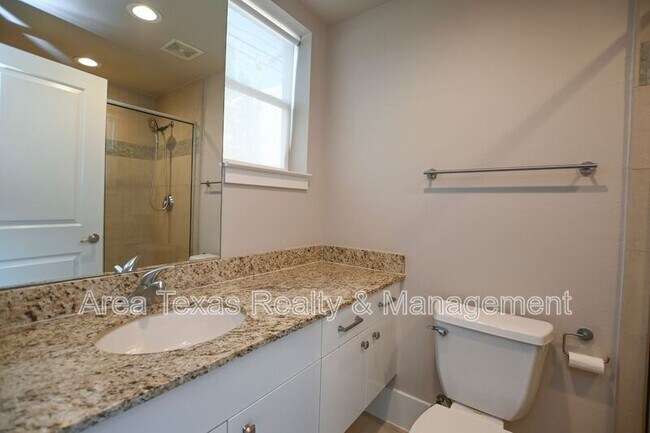 Building Photo - 2220 Portsmouth St