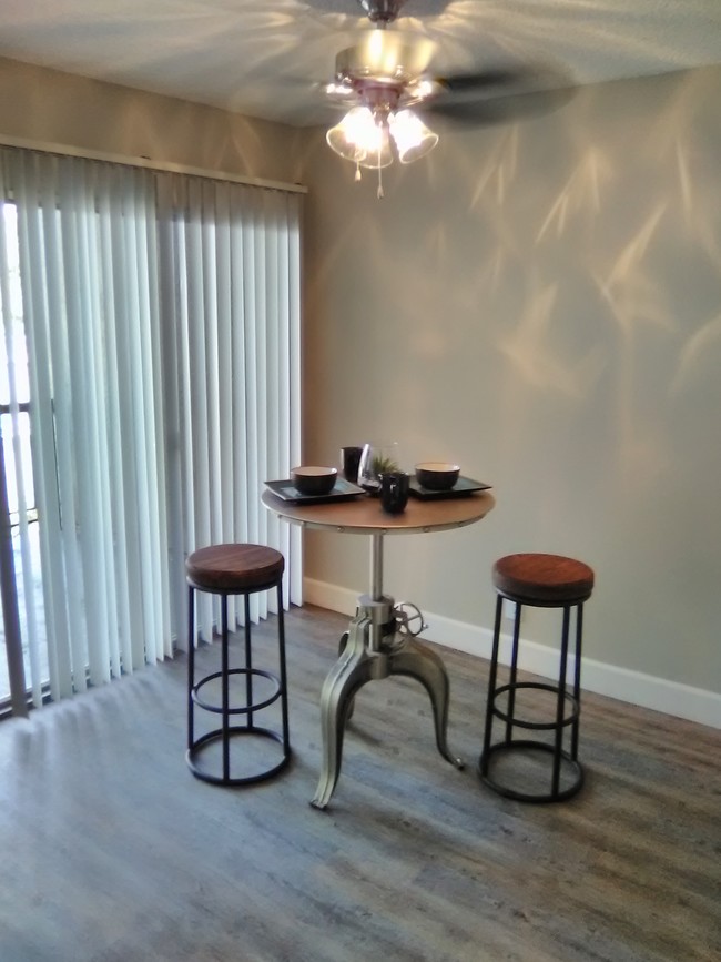 Dining Area - Azul Apartments