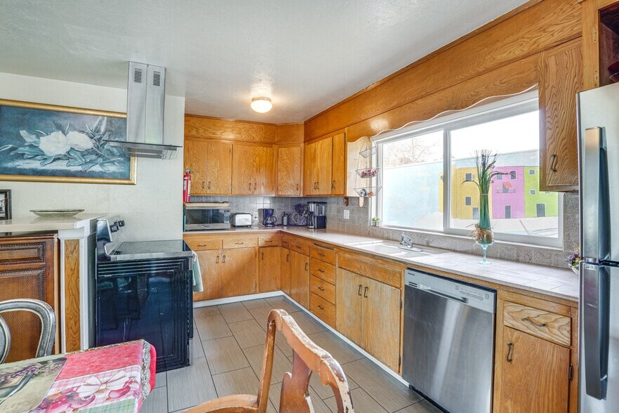 Building Photo - 3600 Grand Ave