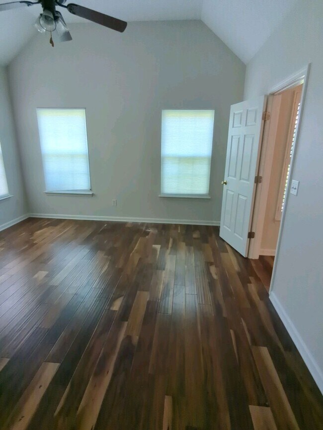 Building Photo - 8253 Ramstone Way