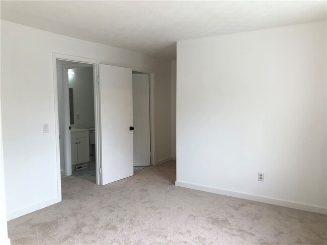 Building Photo - 153 Windsorshire Dr