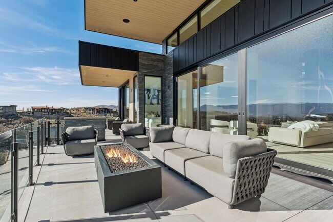 Building Photo - 3404 Wapiti Cyn Rd