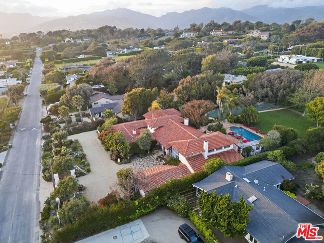 Building Photo - 7332 Birdview Ave