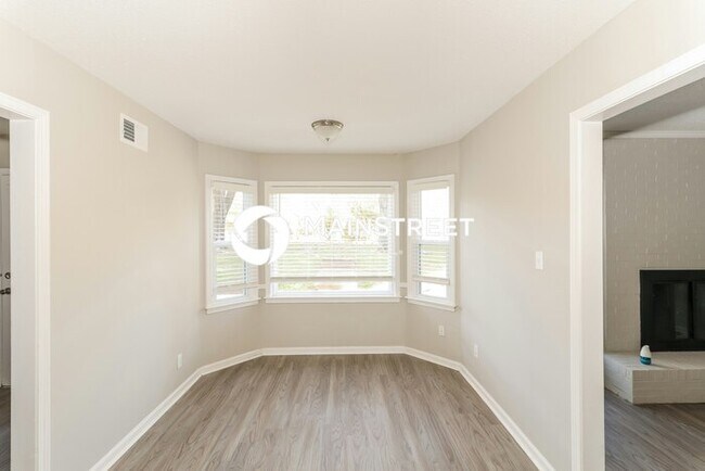 Building Photo - 4 Bedroom Pet-Friendly Home in Memphis, TN with Main Street Renewal