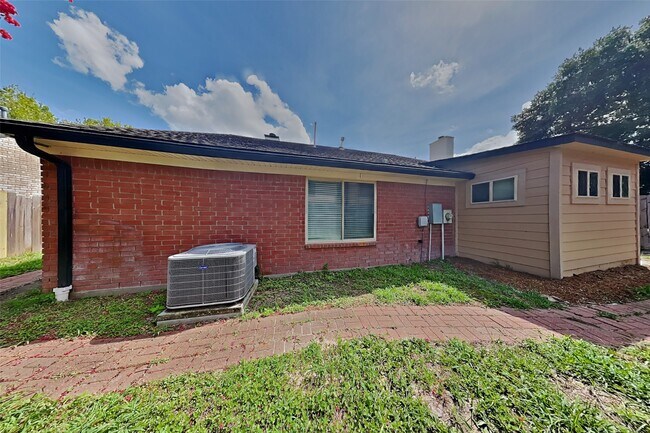 Building Photo - 18138 Garden Manor Dr