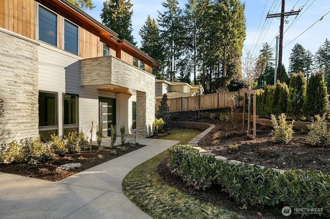 Building Photo - 9206 NE 24th St