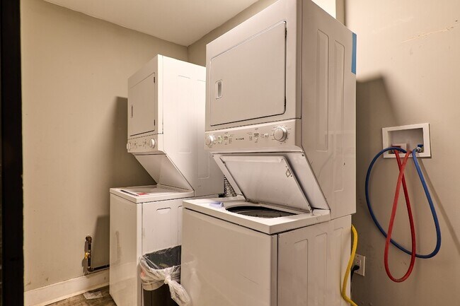 Building Photo - 198 Court St