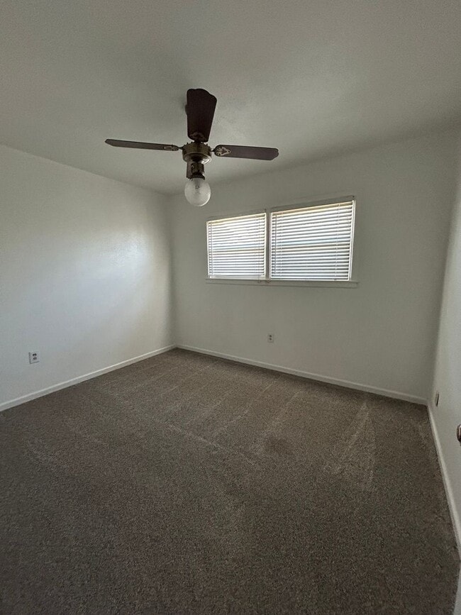 Building Photo - Charming Family Home Near John Ireland Ele...