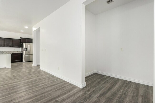 Building Photo - 1035 Carlsbad Dr