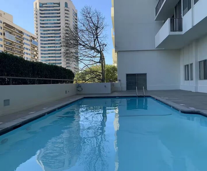 Building Photo - 10433 Wilshire Blvd
