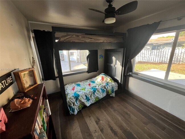 Building Photo - 8801 SW 42nd St