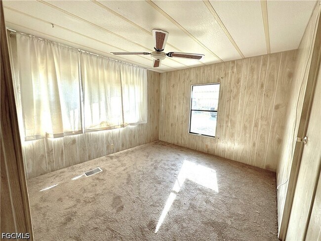 Building Photo - 280 Flame Ln