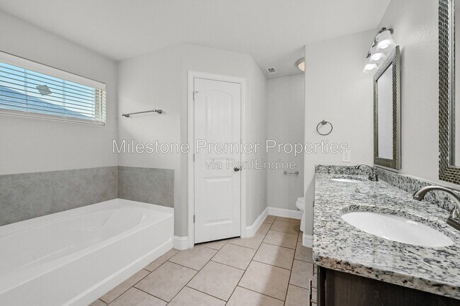 Building Photo - 3418 Ballam St