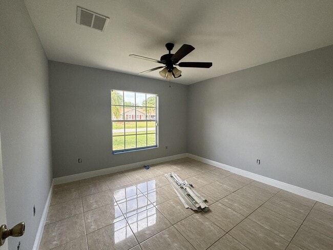 Building Photo - 1341 SW Oriole Ln