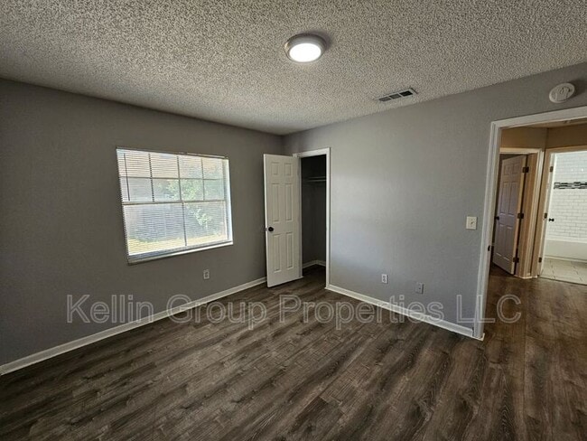 Building Photo - 1041 N Brunnell Pkwy