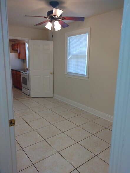 Building Photo - 2217 Napoleon Ave