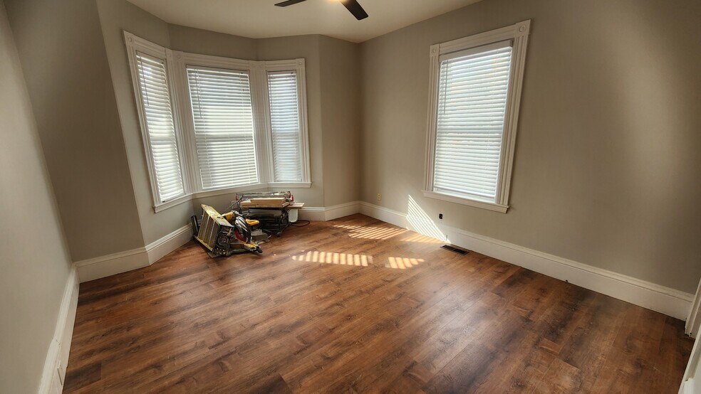 Building Photo - 14 Islington St