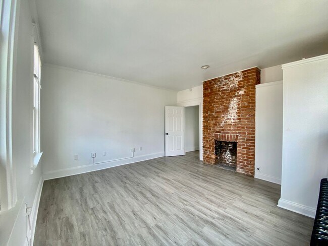 Building Photo - 2314 Victor St