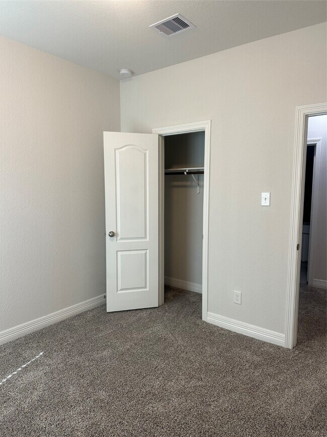 Building Photo - 5299 Cascade Ct