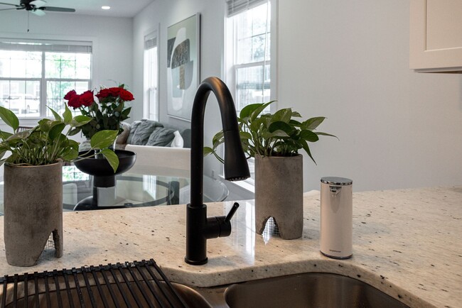 Building Photo - Destin- Bright & Modern 3-Bedroom Home wit...