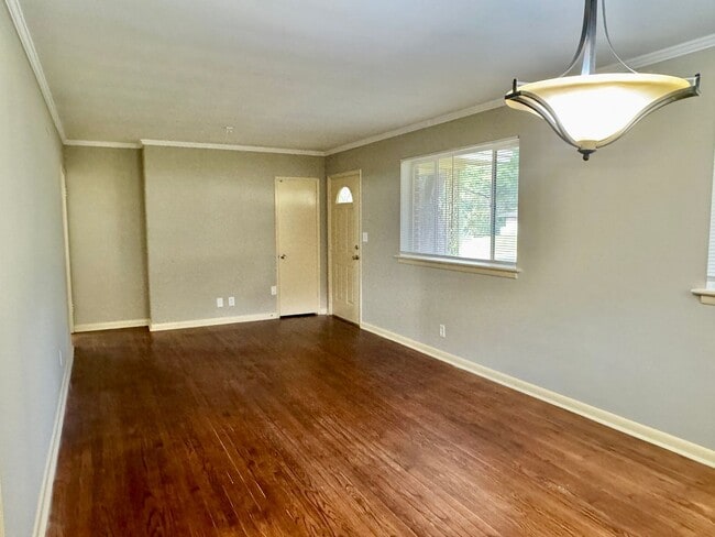 Building Photo - Beyond Perfect 3 bedroom 1 bath !!!!