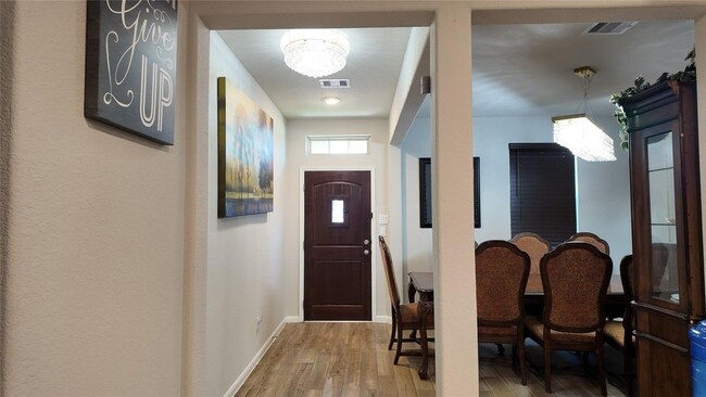 Building Photo - 5327 Sunny Ray Dr