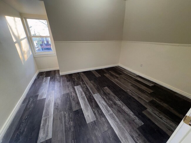 Building Photo - 4-bedroom, 1-bathroom home - Harrisburg Pa
