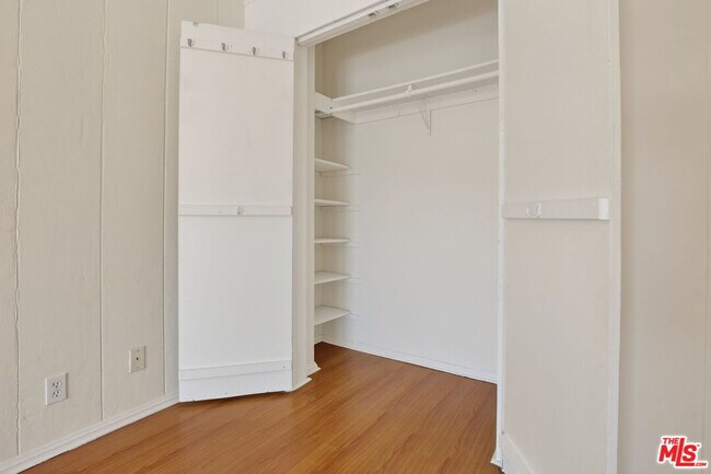 Building Photo - 14721 Sylvan St