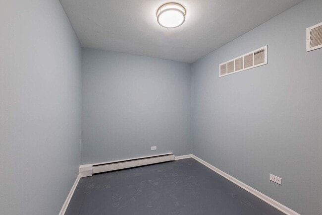 Building Photo - 2655 W 47th St