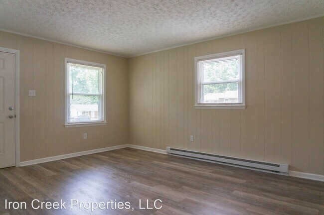 Building Photo - 250 Avena Rd