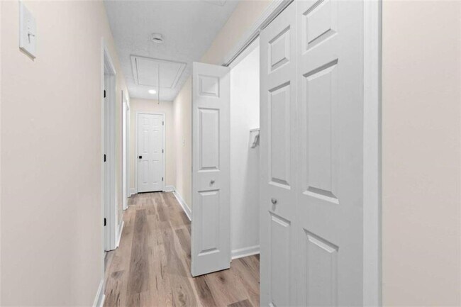 Building Photo - 2250 Ridge Forest Dr