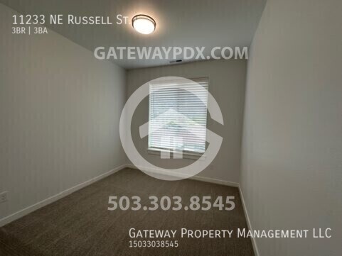 Building Photo - 11233 NE Russell St