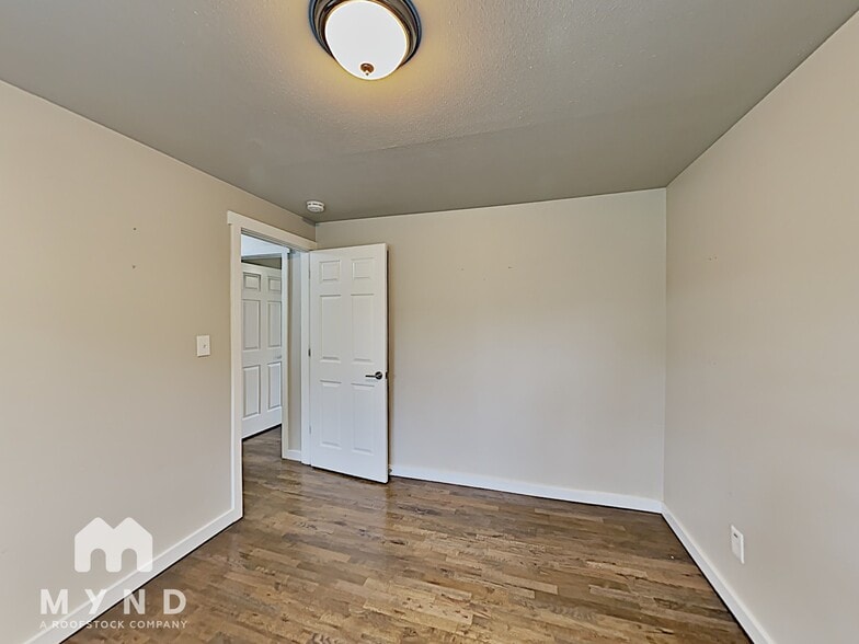 Building Photo - 30548 5th Ave SW